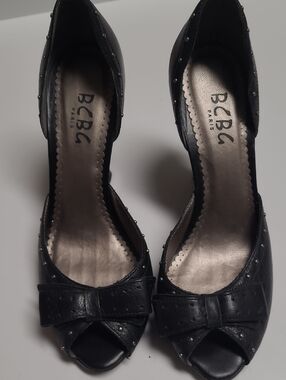 BCBG Paris Vintage Leather Black Peep-Toe Bow Wedge Heels - Size 7.5